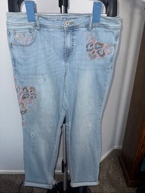 Light Wash Boyfriend Jeans with Floral Embroidery